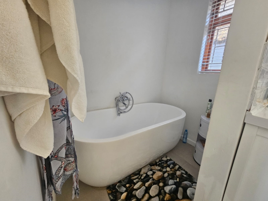 5 Bedroom Property for Sale in Stilbaai Wes Western Cape